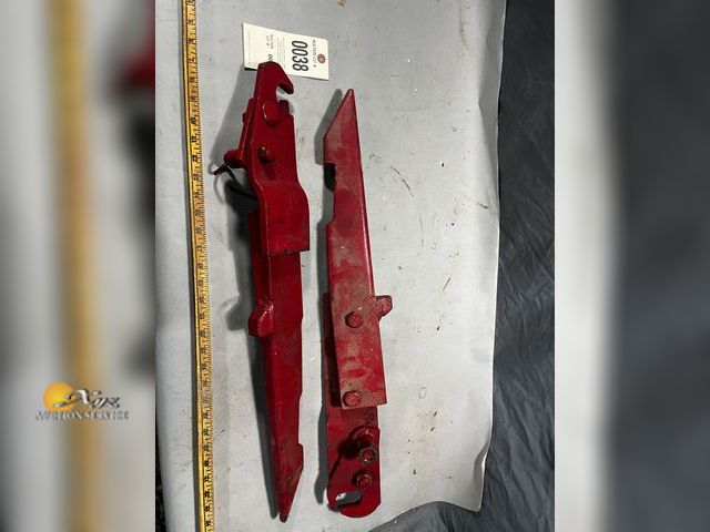 Lot 83-38 - International Fast Hitch 3 point