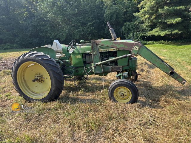 Lot 83-1006 - John Deere 1010 Loader Tractor