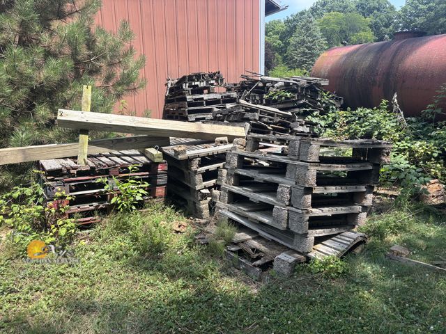 Lot 83-1038 - Lot of Wood Pallets