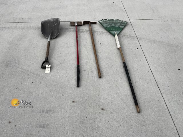 Lot 83-0539 - Lot of Garden/Yard Tools