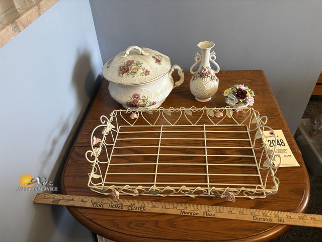 Lot 83-2048 - Lot of Floral Home Decor