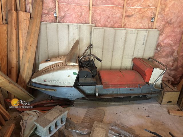 Lot 83-1039 - 1967 Evinrude E2070 Skeeter Snowmobile