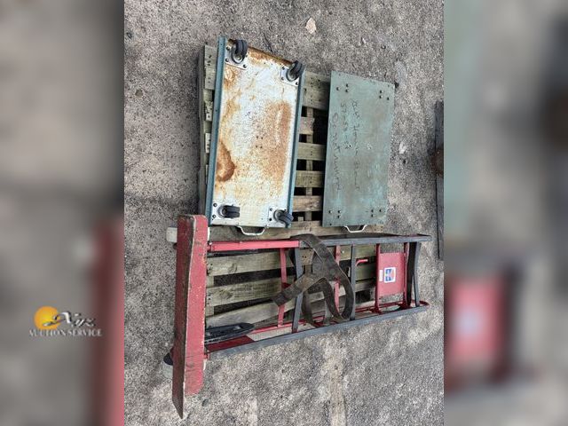 Lot 83-1071 - Lot of Carts and Appliance Dolly