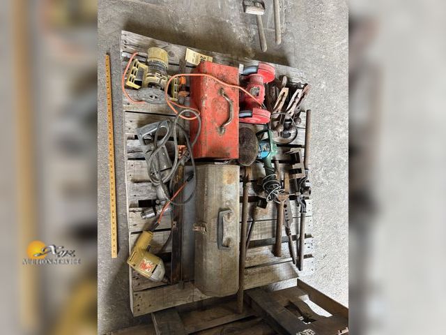 Lot 83-2487 - Lot of Miscellaneous Tools