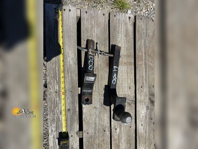 Lot 83-4000 - Two Hitches