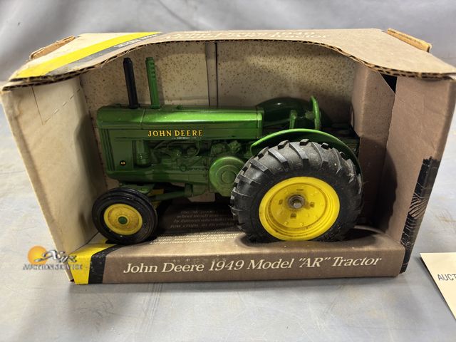 Lot 83-2617 - ERTL 1/16 Scale John Deere 1949 Model "AR" Toy Tractor
