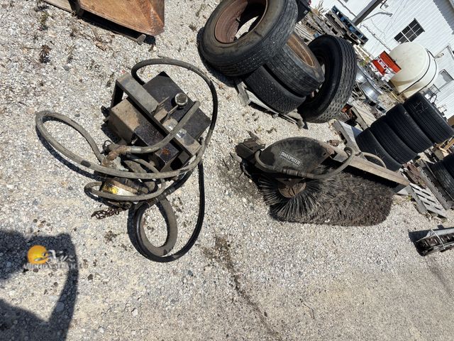 Lot 83-1038 - 5ft Sweepster Front Sweeper