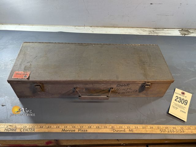 Lot 83-2309 - Black and Decker Hinge Template Kit