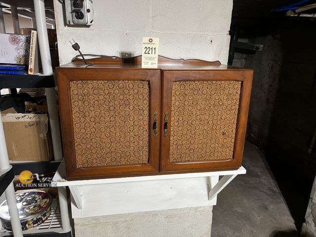 Lot 83-2211 - General Electric Radio and Record Player and Records