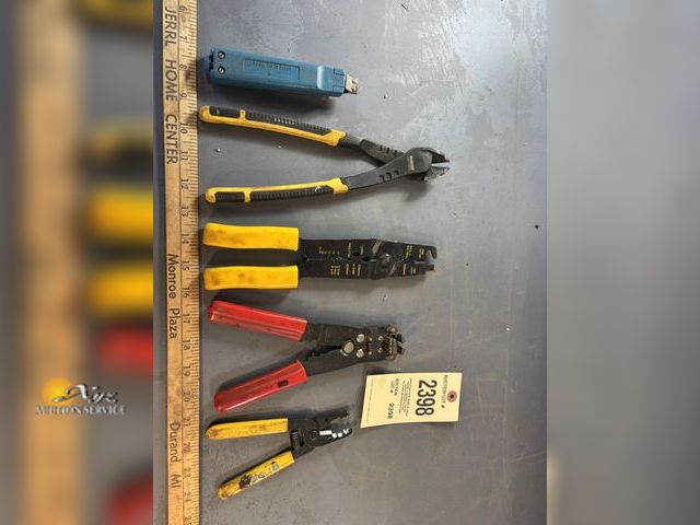 Lot 83-2398 - Lot of Electrical Tools