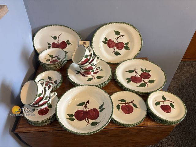 Lot 83-2004 - Set of Blue Ridge Pottery Quaker Apple Dishes