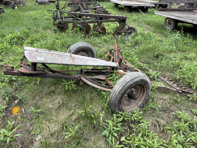 Lot 83-9011 - New Idea Sickle Bar Mower