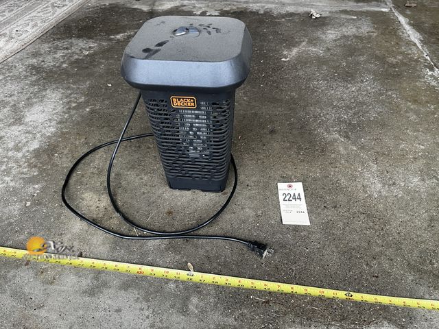 Lot 83-2244 - Black and Decker Bug Zapper