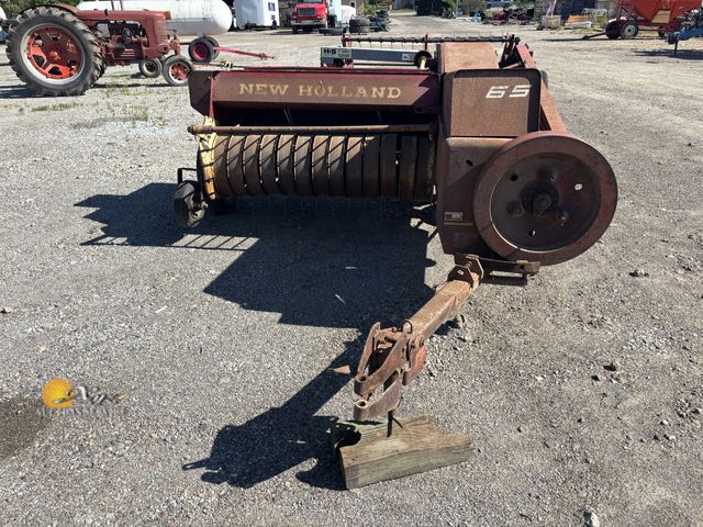 Lot 83-1008 - New Holland 65 Baler