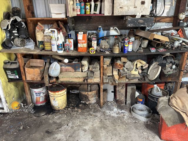 Lot 83-0533 - Contents of Work Bench