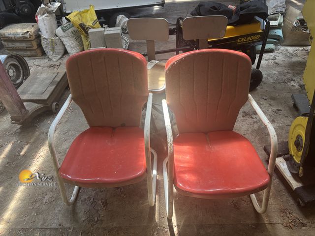 Lot 83-0517 - Lot of Chairs