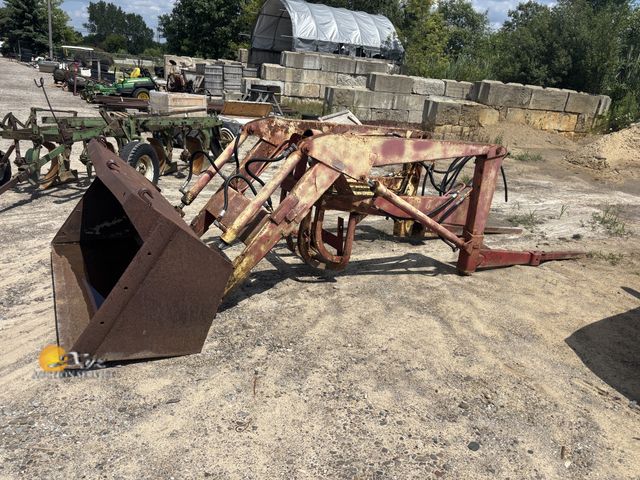 Lot 83-1025 - Ford Front Loader