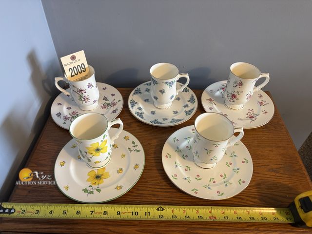 Lot 83-2009 - Service for Five Royal Victoria Fine Bone China England Plates and Footed Cups