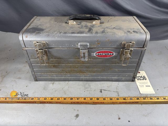 Lot 83-0256 - Toolbox with contents