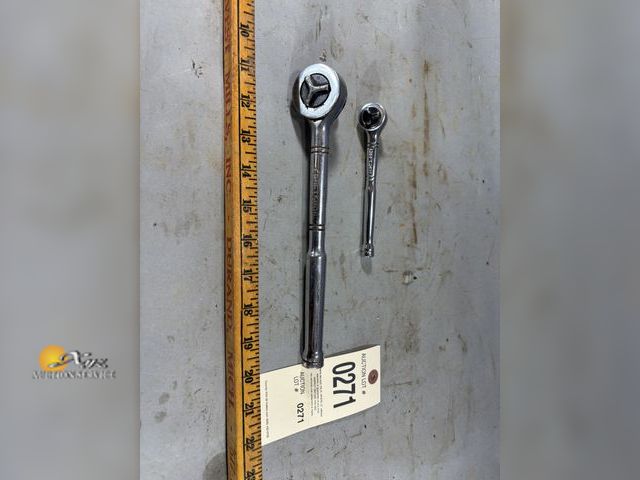 Lot 83-0271 - 1/2 and 1/4 inch Drive Ratchets