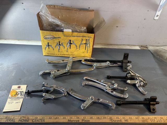 Lot 83-2977 - Lot of Pullers