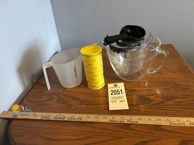 Lot 83-2051 - Lot of Measuring Dishes