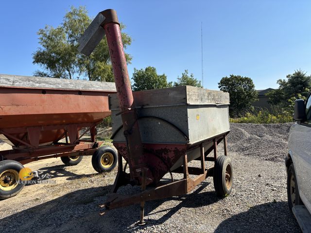 Lot 83-1015 - Auger Cart