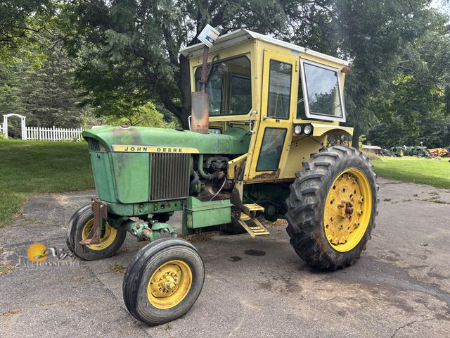 Lot 83-1058 - John Deere 3020 Tractor