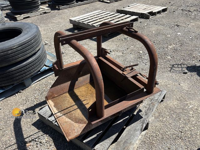 Lot 83-1037 - Dirt Scoop
