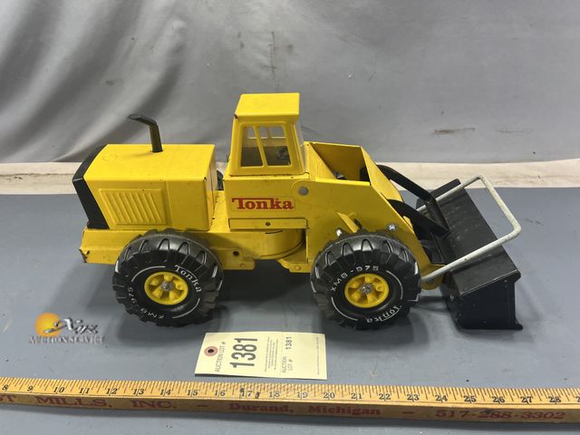 Lot 83-1381 - Vintage Tonka Loader