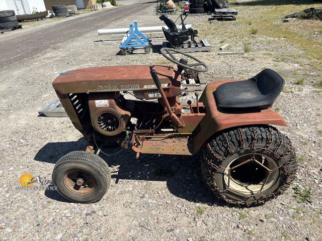 Lot 83-1011 - Wheel Horse  Raider 10 Lawn Tractor