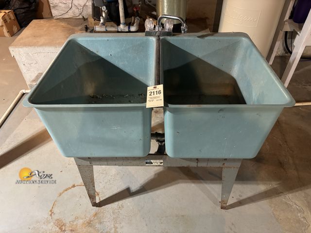 Lot 83-2116 - Signature Fiberglass Double Tub and Stand