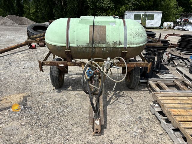 Lot 83-1016 - 200 Gallon 30ft Walsh Sprayer
