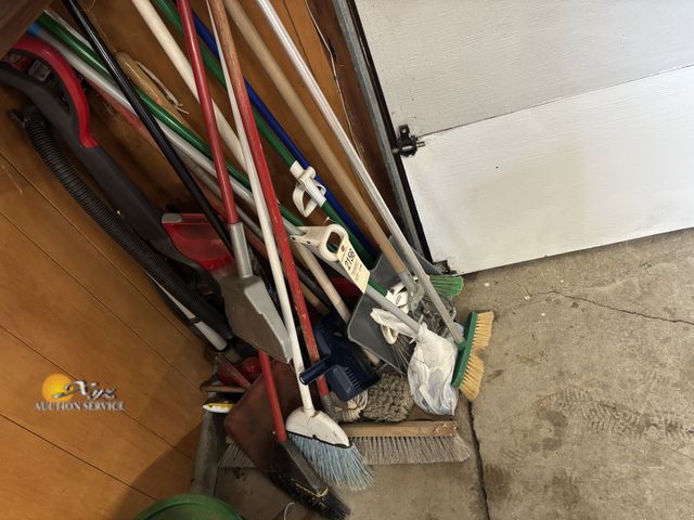 Lot 83-2156 - Lot of Cleaning Tools