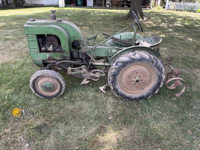Lot 83-1015 - John Deere L Tractor