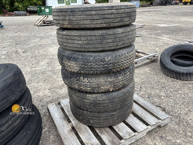 Lot 83-1005 - Two 19.5x8R Mounted and Two 19.5x225 Mounted and Unmounted 19.5