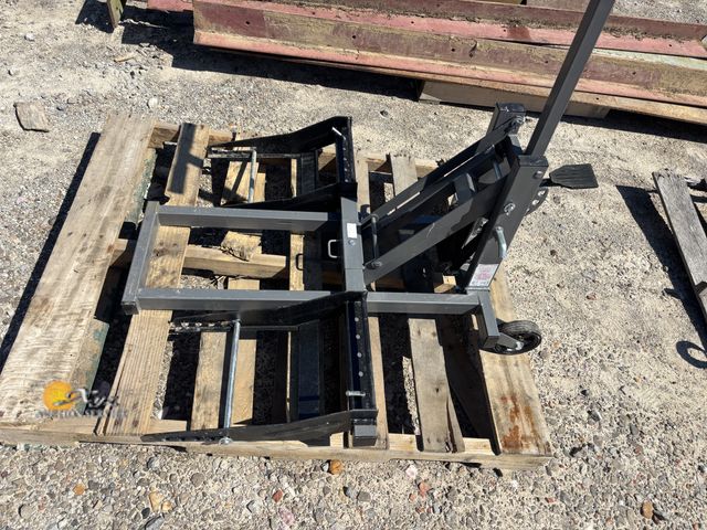 Lot 83-3005 - Pittsburgh 300lb Cap High Lift Riding Mower/ATV Jack
