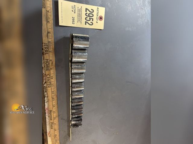 Lot 83-2952 - Craftsman Metric Set 32mm-15mm