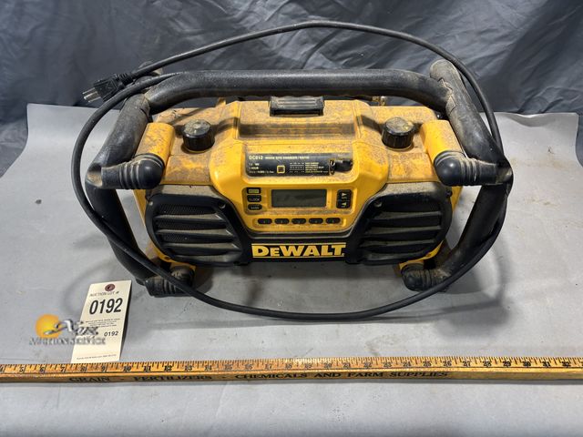 Lot 83-0192 - DeWALT Work Site Charger/Radio