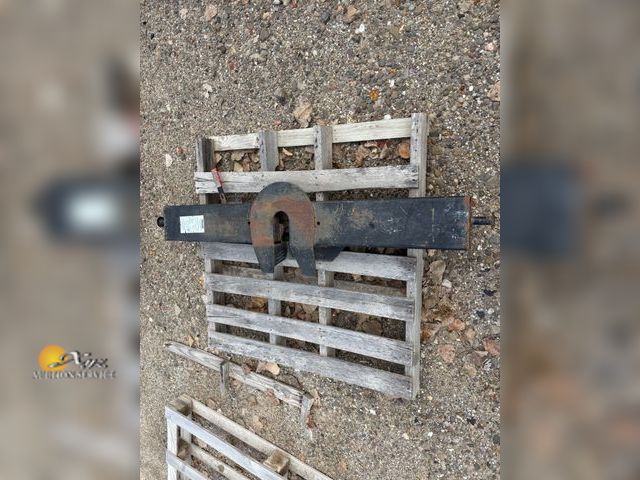 Lot 83-1007 - Reese Fifth Wheel Hitch