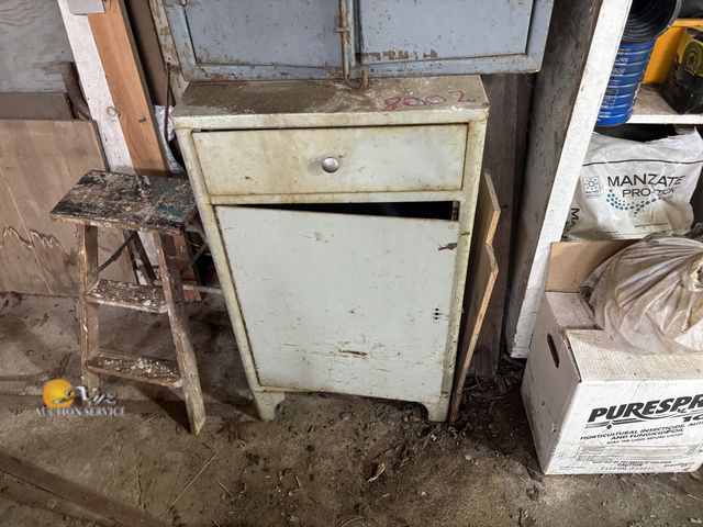 Lot 83-8002 - Cabinet