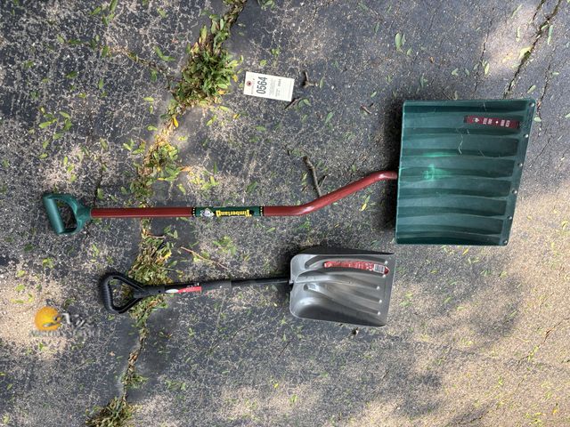 Lot 83-0564 - Lot of Snow Shovels