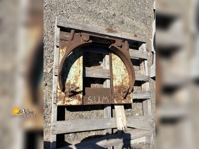Lot 83-1039 - Barrel Clamp