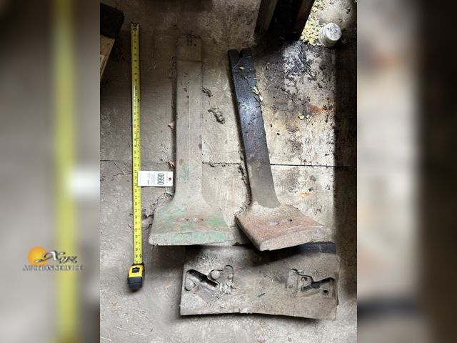 Lot 83-0660 - John Deere Front Weight Brackets