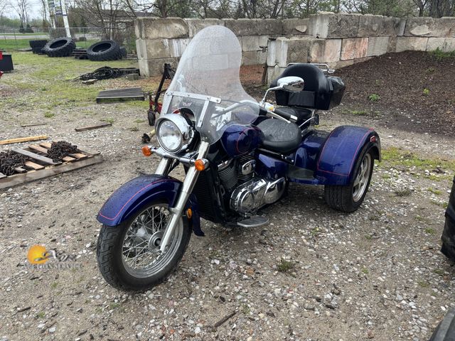 Lot 83-1005 - 2006 Suzuki  Boulevard  Motorcycle