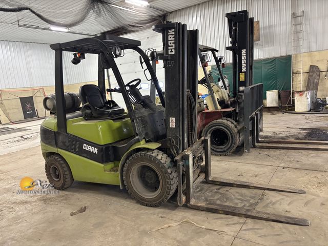 Lot 83-1048 - Clark Forklift