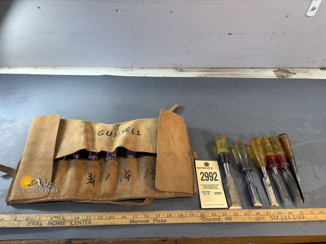 Lot 83-2992 - Lot of Wood Chisels