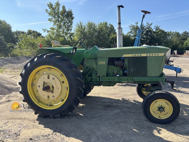 Lot 83-1003 - John Deere 3010 Tractor