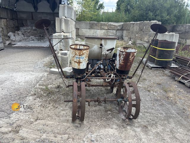 Lot 83-1018 - Ford 2 Row Planter