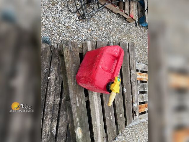 Lot 83-3003 - 5 Gal No Spill Gas Can